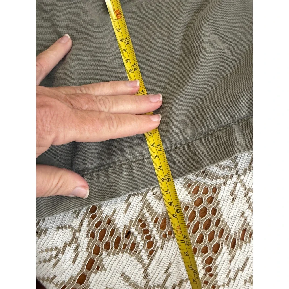 Eddie Bauer Mens 36 Pleated Chino Shorts Olive Green 100% Cotton Twill Hiking